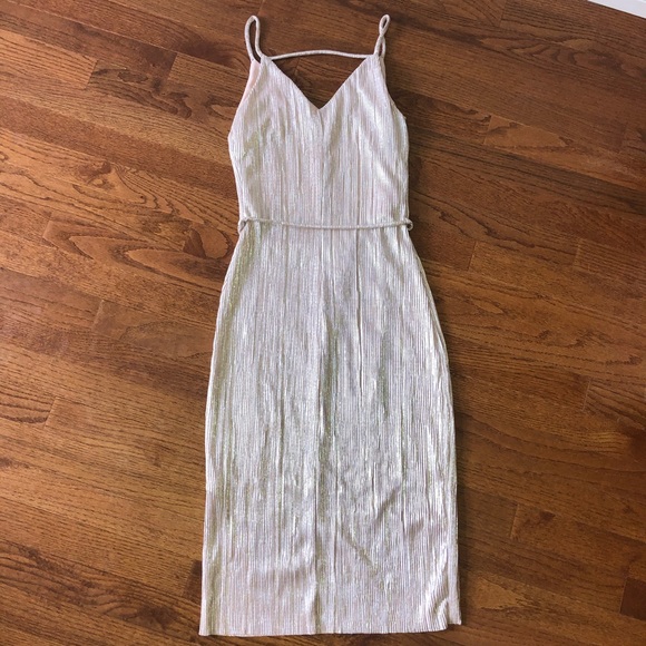 🎀SOLD🎀 Champagne ribbed lightweight midi dress - Picture 2 of 3